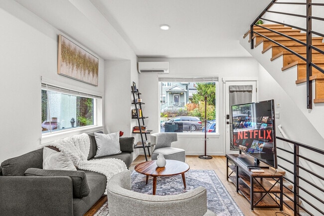 Photo - 5201 Brooklyn Ave NE Unidad ID1372967P