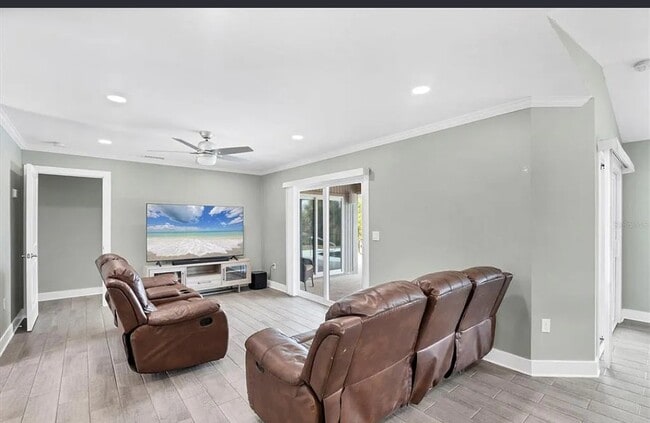 Photo - 9492 Galaxie Cir