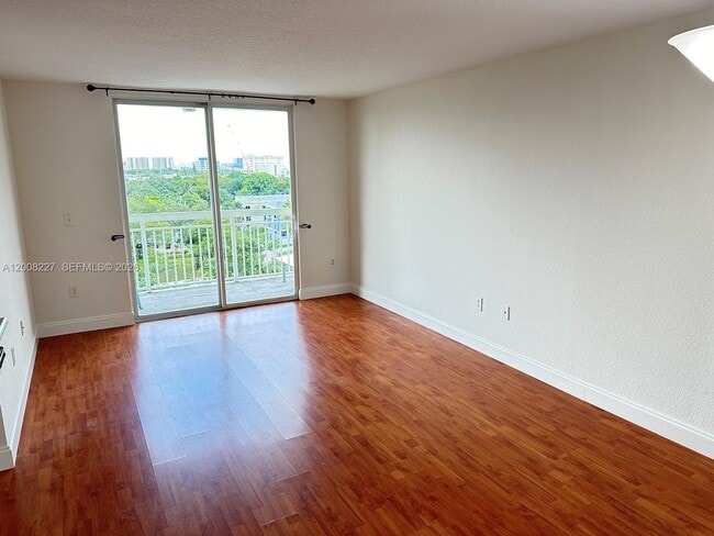 Photo - 816 NW 11th St Unidad 803