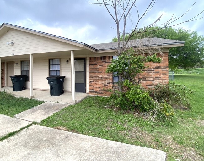 Photo - 4800 Rainbow Cir Unit B