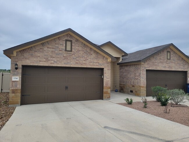 Building Photo - 3BD 2BA in New Braunfels