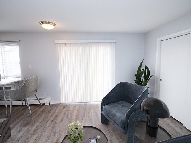 Cortinas de ventana de buen gusto - East Edge Apartments