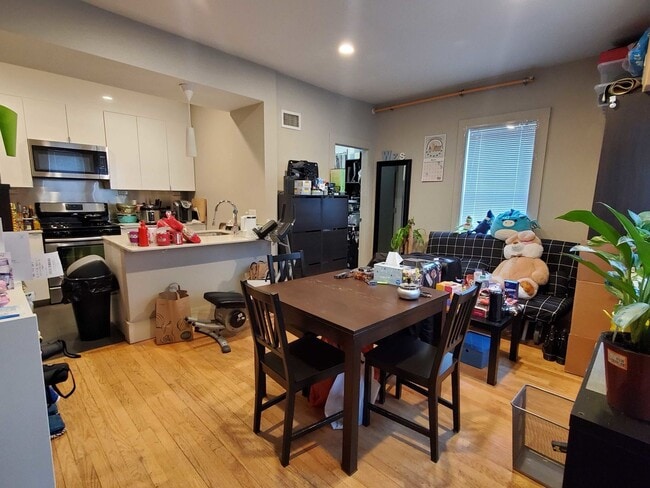 Building Photo - Check out this 5 bed 2 bath in Allston.....