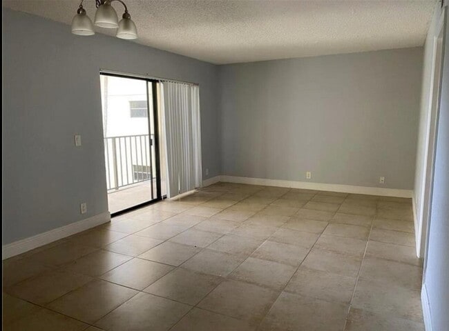 Photo - 1455 Lake Crystal Dr Unit H