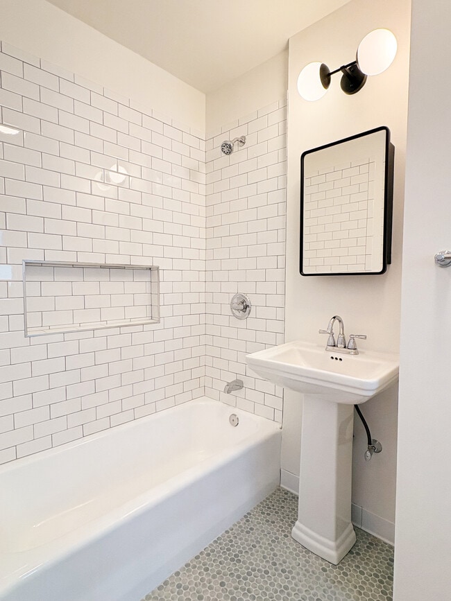 Primary en-suite full bath with original 1950s tub and new tile - 1041 Wilcox Ave Unit 1041