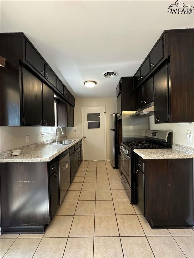 Photo - 4115 Wrangler Dr