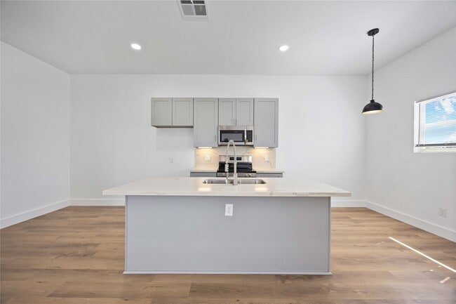 Photo - 9723 Cargill St