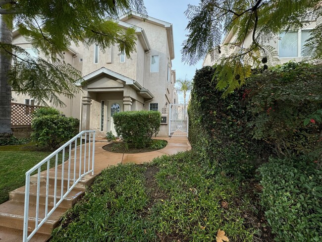 Building front - 2026 Garnet Ave Unidad Pacific Beach condo