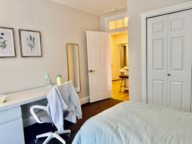 Photo - 829-833 Beacon Unit 5D Unit 5D