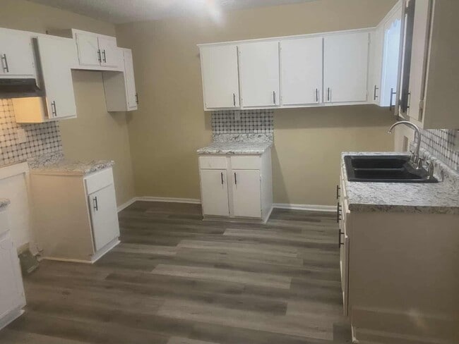 Photo - 95 W Mallory Ave