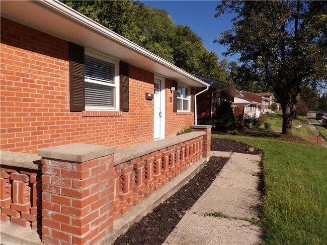 Photo - 122 Tracy Ln