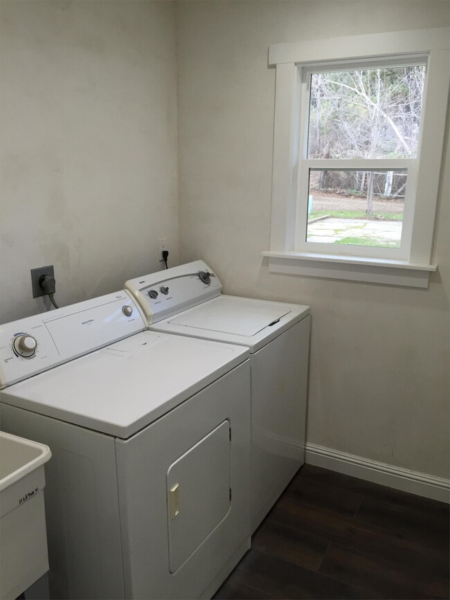 Photo - 305 Glenwood Rd