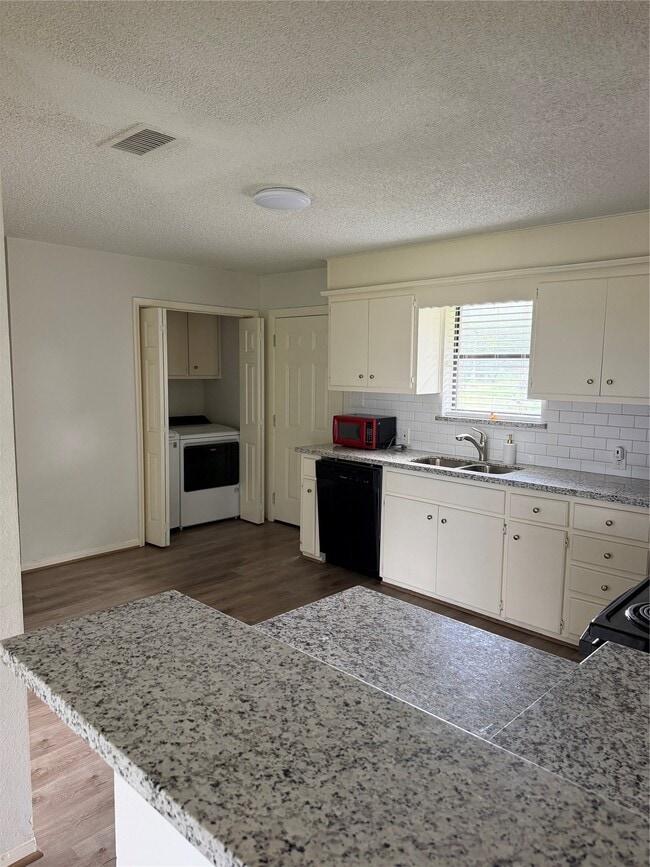 Photo - 151 Country Oaks St