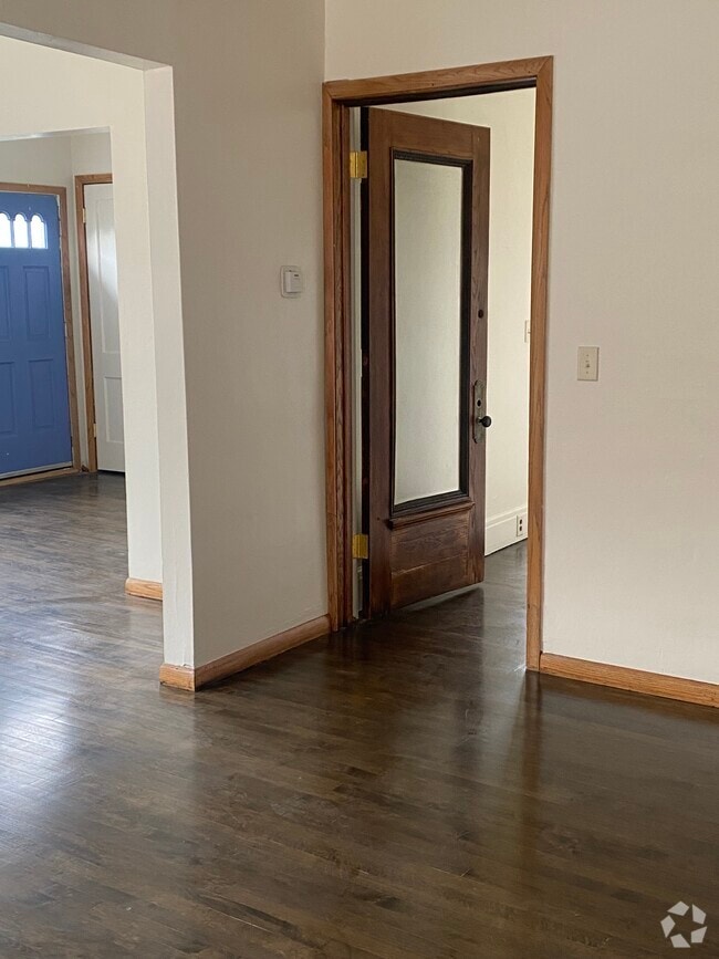 Building Photo - 2550 N 45th St Rental