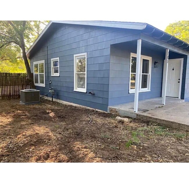 105 Sally St