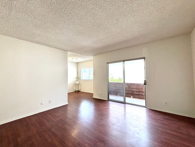 5400 Newcastle Ave Unit 66