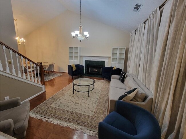 Photo - 1002 Cedar Trce SW