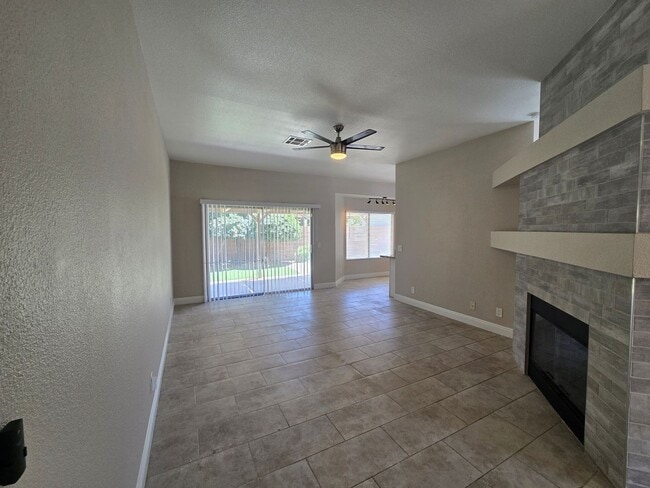 Photo - A Fabulous 4 Bedroom Single Story Home at the Lakes