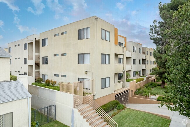 Hawthorne Apartments