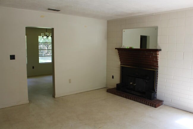 Photo - 904 Riley St