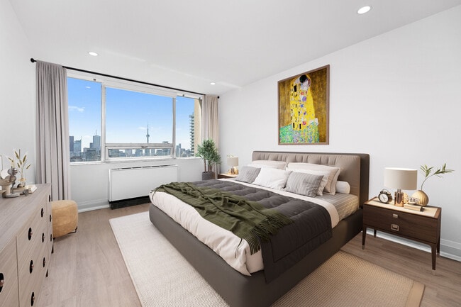 Photo - 44 Charles West in Manulife Centre