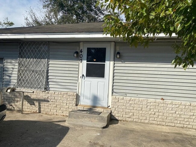 Building Photo - 407 E Homan Ave Rental