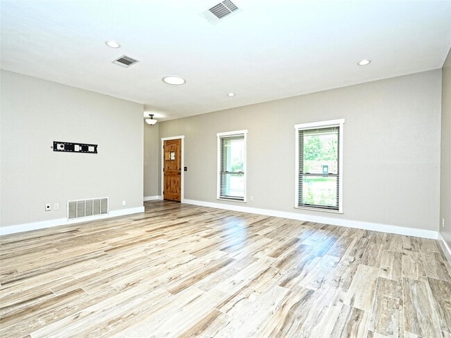 8406 Racine Trail