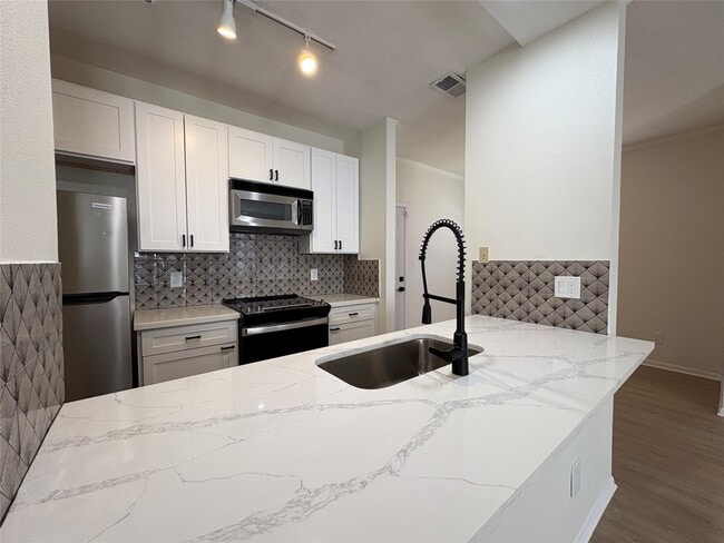 Building Photo - 9850 Pagewood Ln