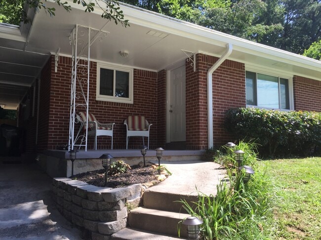 Photo - 430 Wimbledon Road Northeast