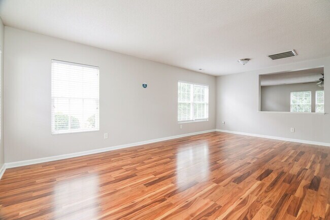 Photo - 124 Georgetowne Dr