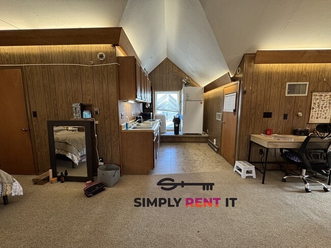 Photo - Upper Level Studio Near Campus, Free Parki...