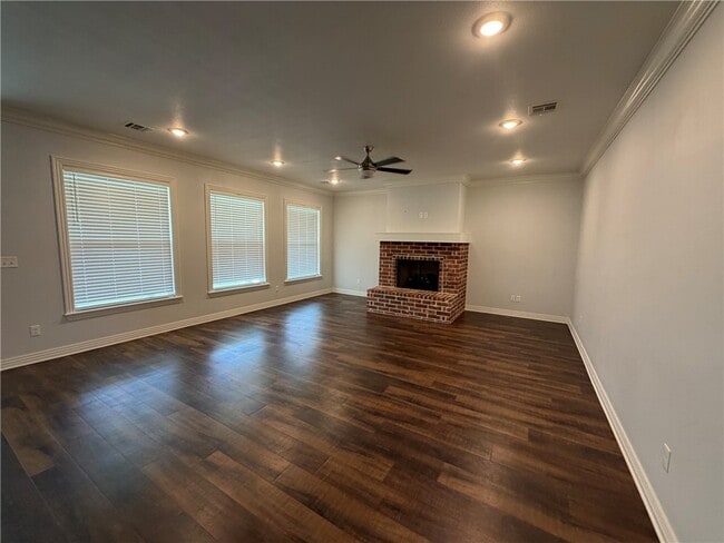 Photo - 2307 Brook Ln