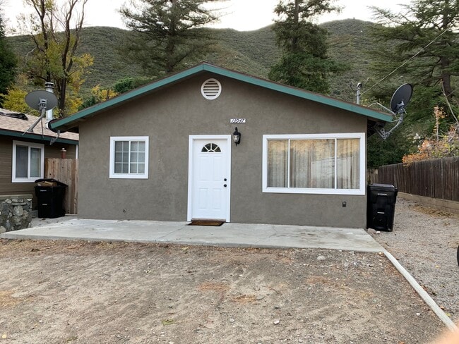 Building Photo - 13947 Meadow Ln Rental