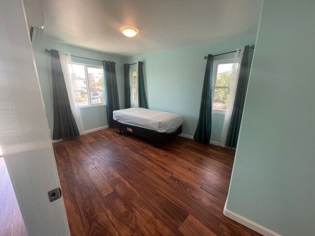 Photo - Renovated 3 UNITS right next to UH Manoa dormitory!!