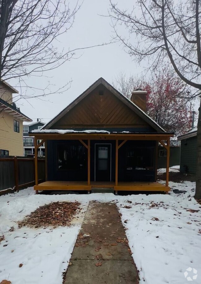 Building Photo - Whitefish home near beach