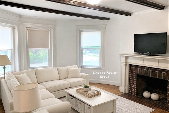 Building Photo - 117 Thorndike St Unit 1##