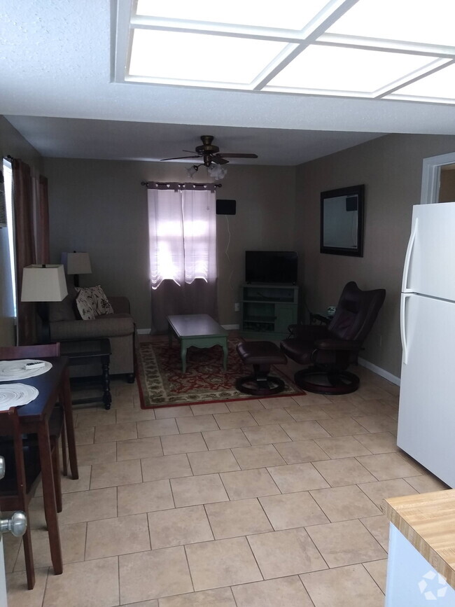 Building Photo - 1370 Hurricane Rd Unit 1 Rental