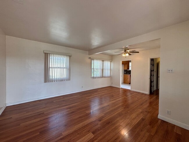 Photo - Glenoaks, 625-633 1/2