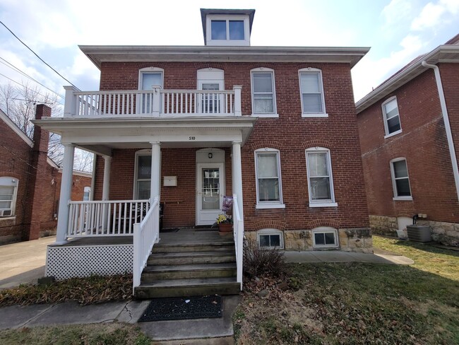 Building Photo - 510 W 5th St Unit B Upstairs