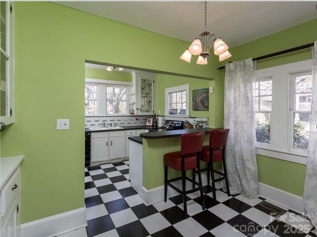 Building Photo - 1100 Herrin Ave Rental