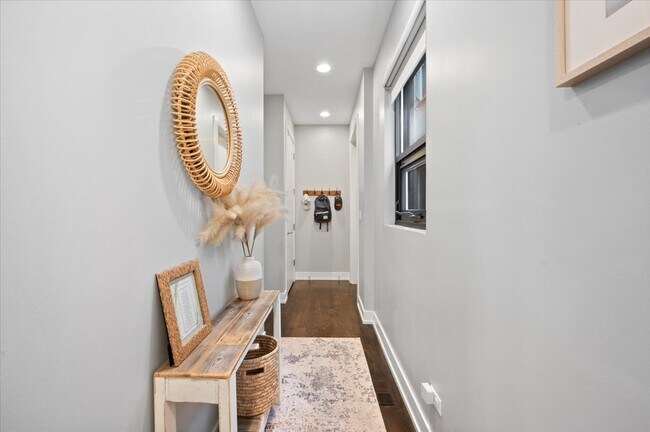 Photo - 1349 N Leavitt St Unit 1B