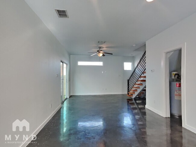 Photo - 118 E Myrtle St