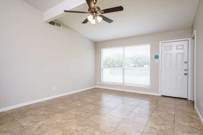 Photo - 518 Magnolia Bend St
