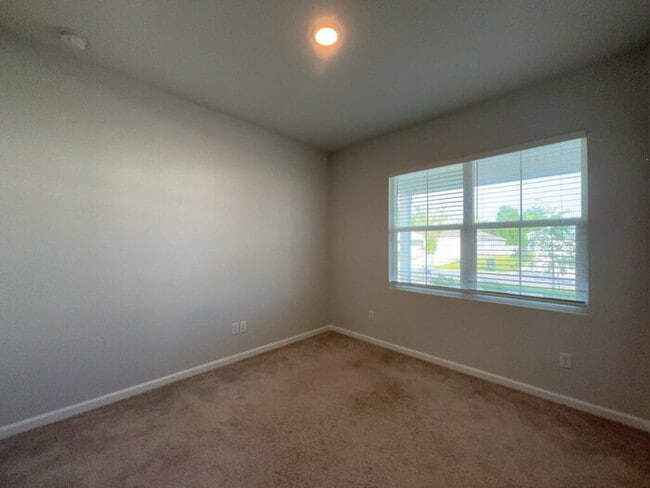 Photo - 293 W Bradford Pointe Dr