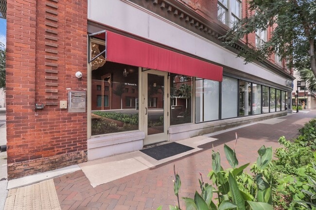 Photo - Stunning Corner Loft in the Heart of Historic Downtown Savannah