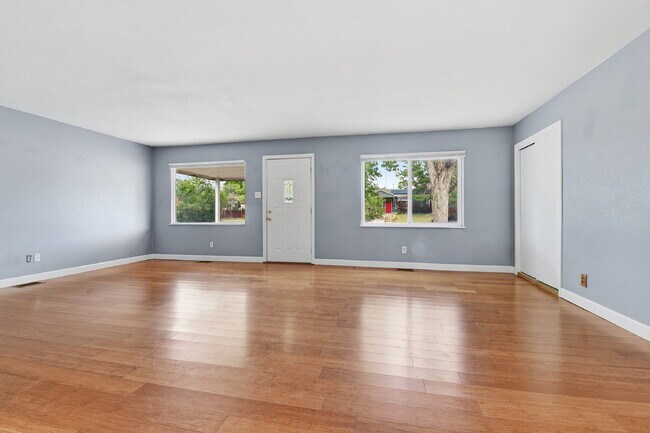Photo - $3,045.95, 3 bed, 2 bath house in Denver with Fenced in Yard and In Unit Laundry!