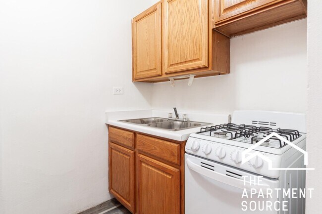 Photo - 711 W Belmont Ave Unit 507