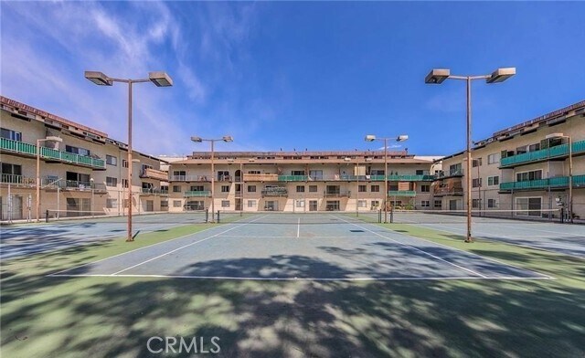 Photo - 5460 White Oak Ave