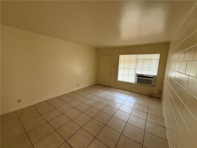 Photo - 726 Bankhead Pl