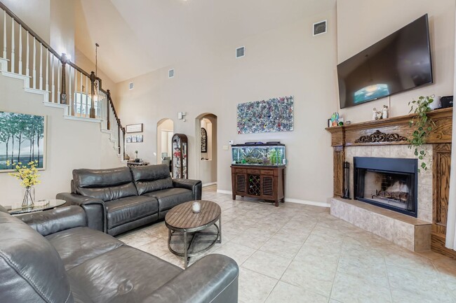 Photo - Large 4 bedroom home on 1 acre with lawn c...